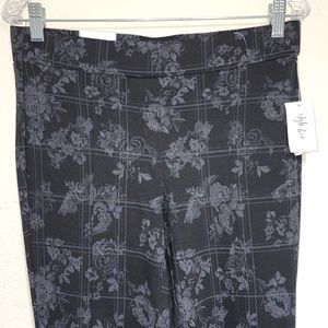 Style & co  Mid Rise comfort waist black floral freefall leggings .Size- Medium
